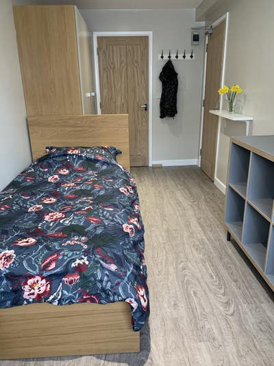 Single En-Suite room MK6 Main Photo