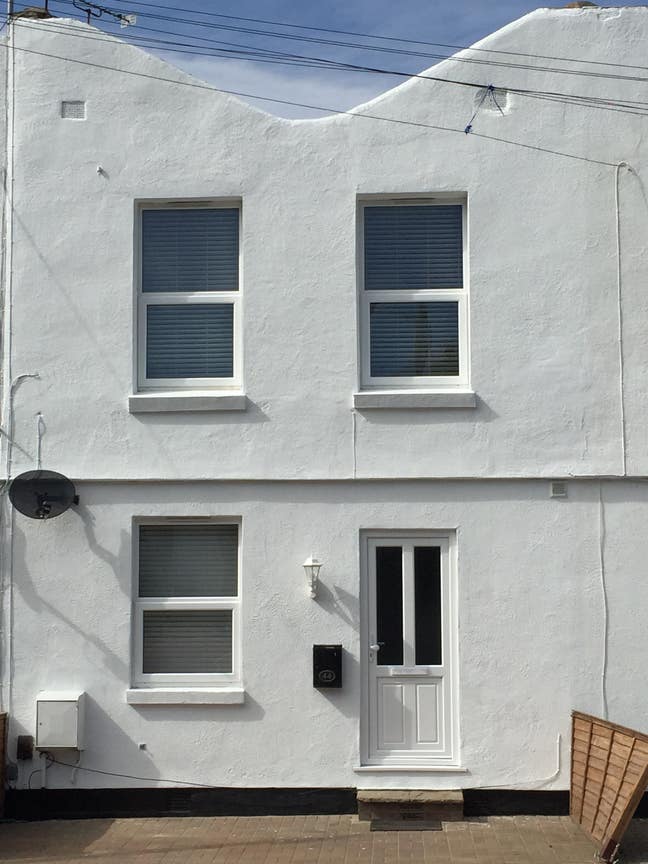 Lovely Modern House, close to station.  Main Photo
