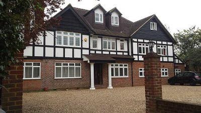 Ground Floor Apartment &pound;1250 includes all bills. Main Photo