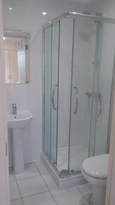 Ensuite double bedroom to let in Colindale Main Photo
