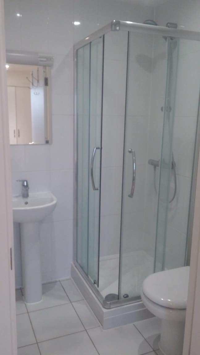 Ensuite double bedroom to let in Colindale Main Photo