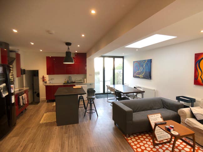 Huge Open Plan living space Main Photo
