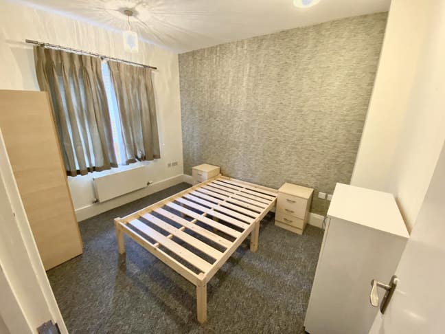 Double room in beautiful Stanmore house Main Photo