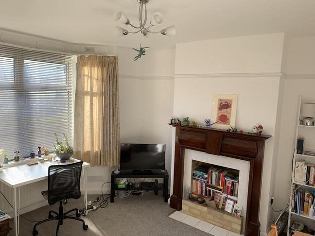 Large 1 bed flat close to Hospital & City Centre  Main Photo