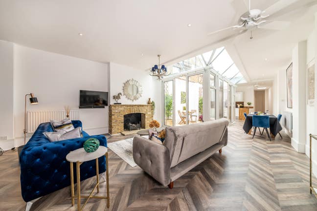 Beautiful, huge, quiet, Mews house with patio Main Photo