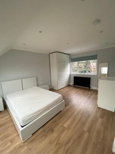 Spacious en-suite loft for rent  Main Photo
