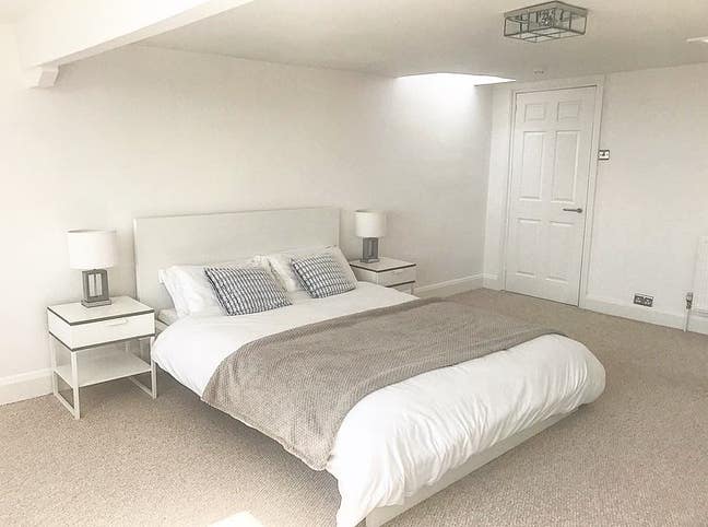 Large, bright and airy room with spectacular views Main Photo