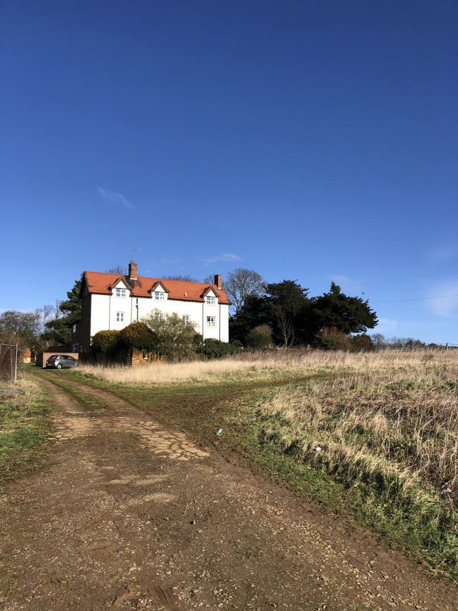 >>>>Country living with City Access <<<< Main Photo