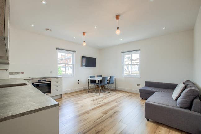 Two Bedroom Town Centre Penthouse Apartment Main Photo