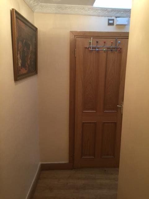 Large En-suite double Room available (furnished) Main Photo