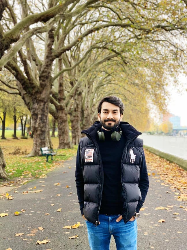 Looking to buddy-up urgently.  Main Photo