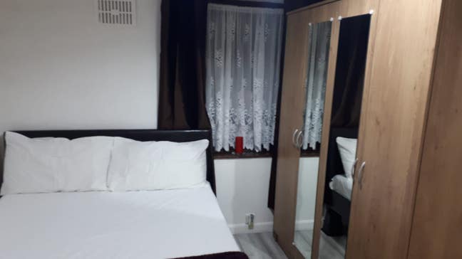 A DOUBLE Room to Let in a  descent House Main Photo