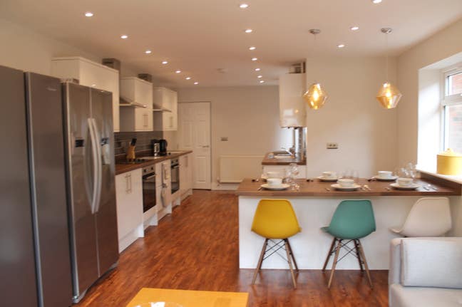 Double & Single Ensuite Rooms in Luxury Prof House Main Photo