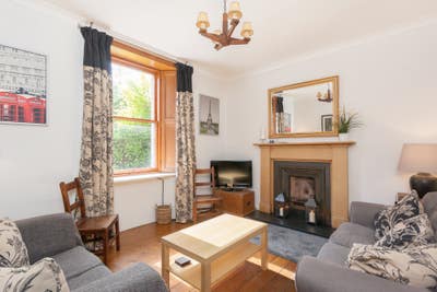 Princes St 5 mins walk Main Door Private Garden Main Photo