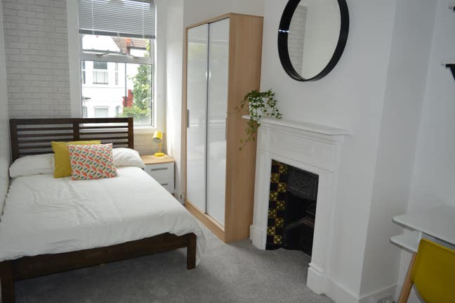 Stylish and bright double in great area Main Photo