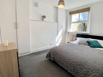 Room Available! 3 Bed House/Garden/Lounge Main Photo