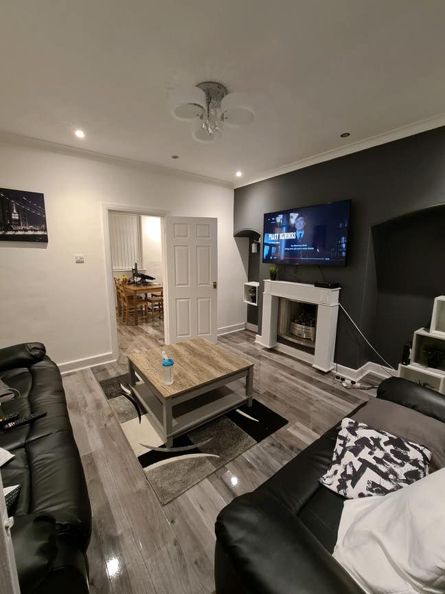 ***Close to City Centre***Modern House (Last Room) Main Photo