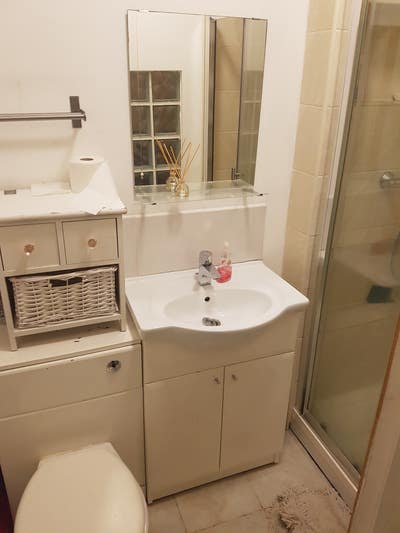 ENSUITE Double Room.B10 35+ Benefits Only Main Photo
