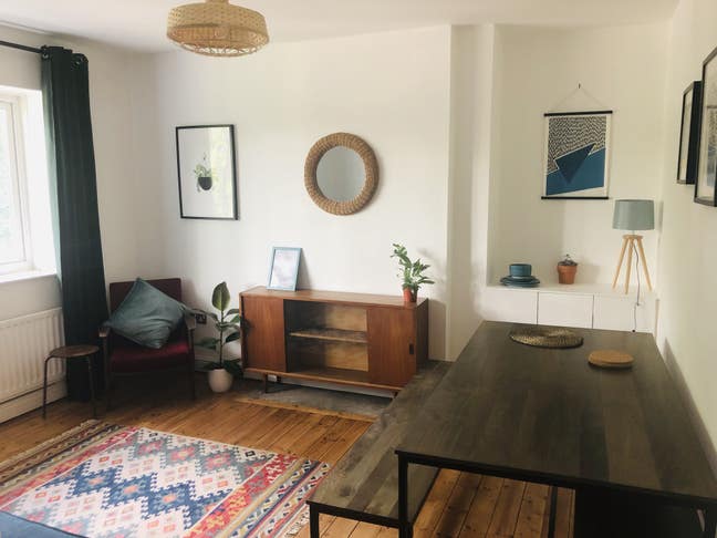 Stylish City Centre Apartment, quiet area, parking Main Photo