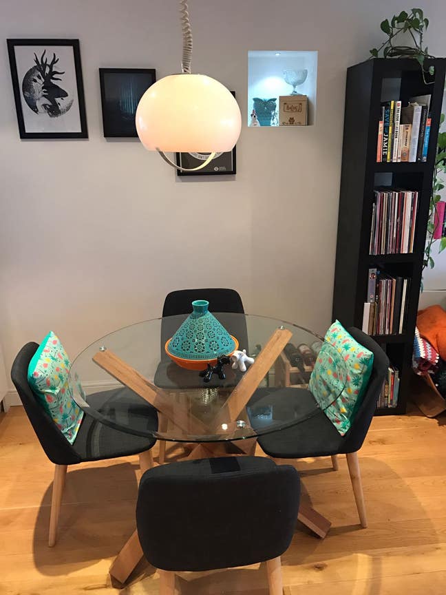 Professional to share modern 2 bed flat  Main Photo