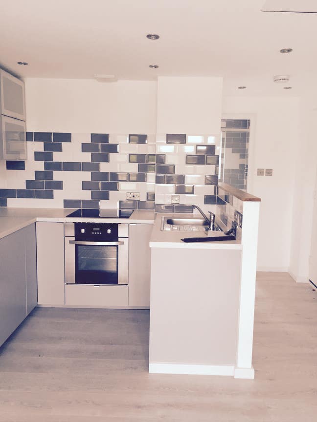 Lovely One Bed Flat Close to Cauldecotte Lake Main Photo