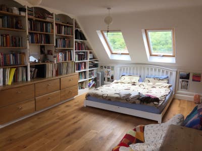 Beautiful Spacious bed sit loft ensuite room Main Photo