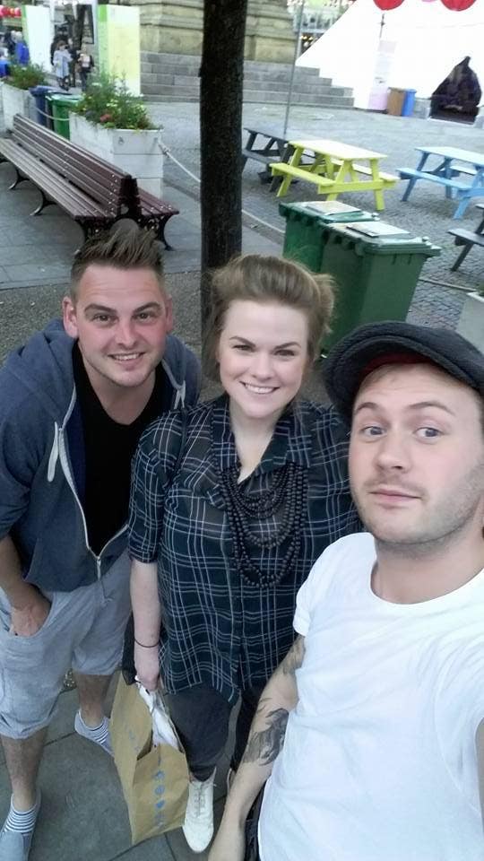 FUN, PROFESSIONAL, FEMALE, SEEKS ROOM/FLATMATES Main Photo
