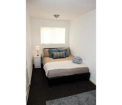 **Lovely house with parking close to city centre** Main Photo