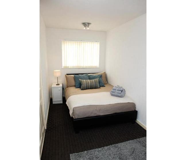 **Lovely house with parking close to city centre** Main Photo
