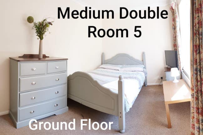 Tidy house next to Shepperton Film Studios Main Photo