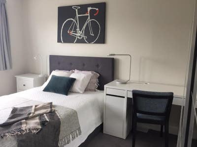 Large Double Rm, Acton, tube 5 min, professionals Main Photo