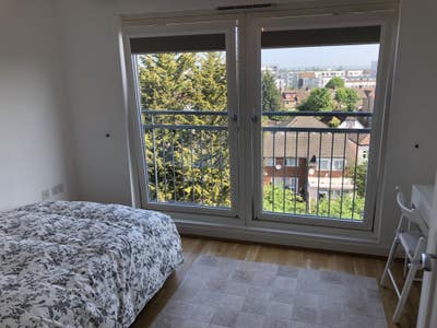 Quiet & Private Dble Rm - Top Floor Main Photo