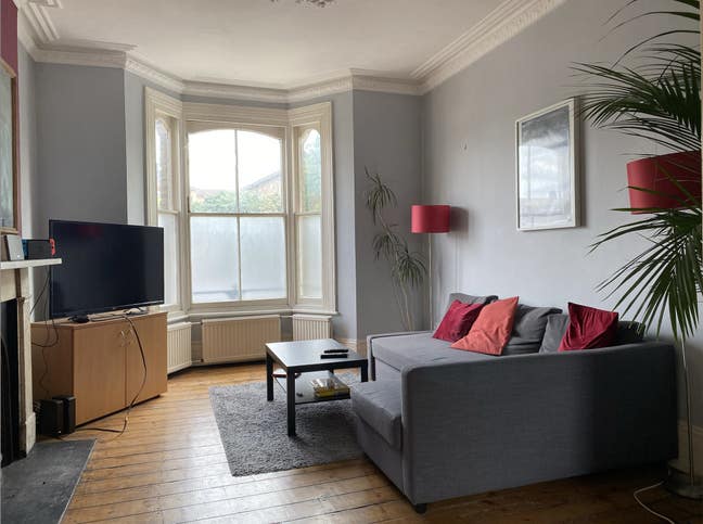 Spacious double bedroom available in Stockwell Main Photo