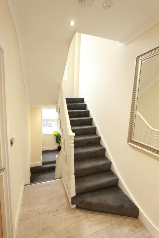 Amazing *NEW* En-suite  Acton  Main Photo