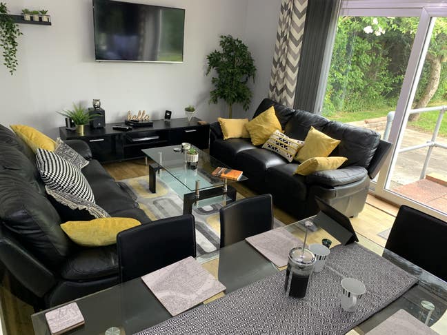 🏡Premier House, SKY TV-Fibre-Parking-Wkly Cleaner Main Photo