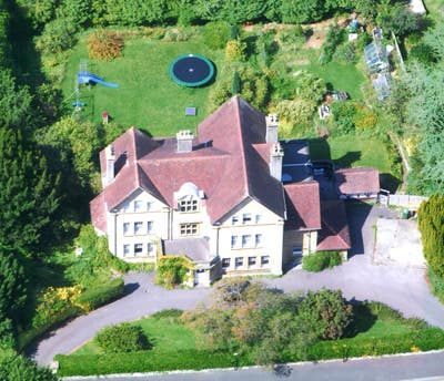 Large Family house near University (1 or 2 rooms) Main Photo