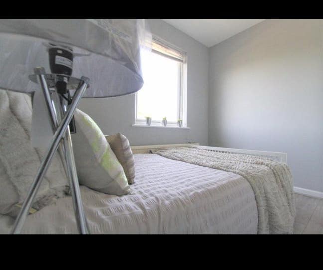 Double Bedroom, Close to West Acton Station, W3 Main Photo