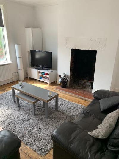 FAB Double Rm in a lovely hse with great housemate Main Photo