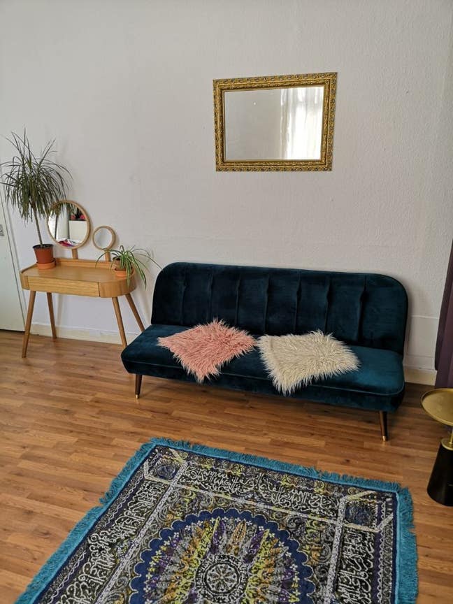 Bright and spacious room in Victoria Park Village  Main Photo