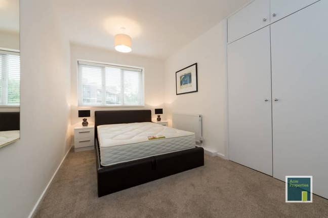 W6 Double rm Prof/share WiFi,TV's,cleaner Main Photo