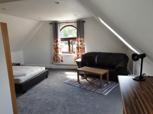 Stunning country large country home in immaculate  Main Photo