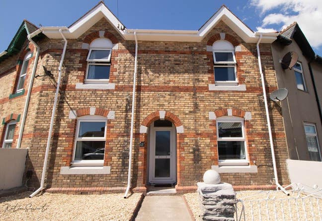 Large room close to Town centre  Main Photo