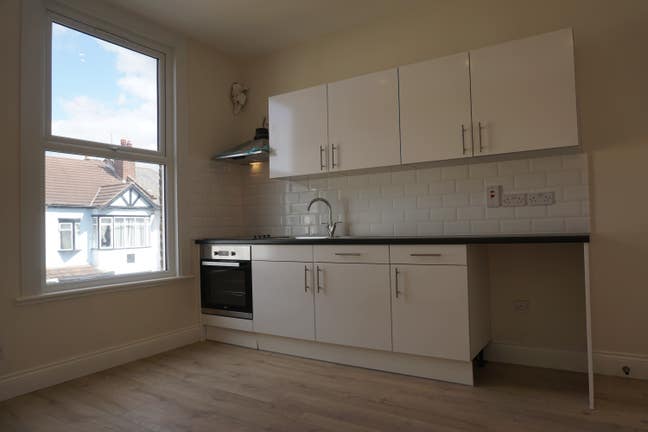 Modern 1 bedroom flat in Manor House Main Photo