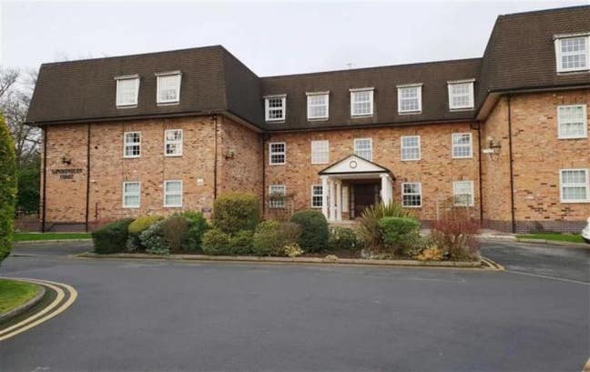 Spacious apartment in the heart of Wilmslow Main Photo