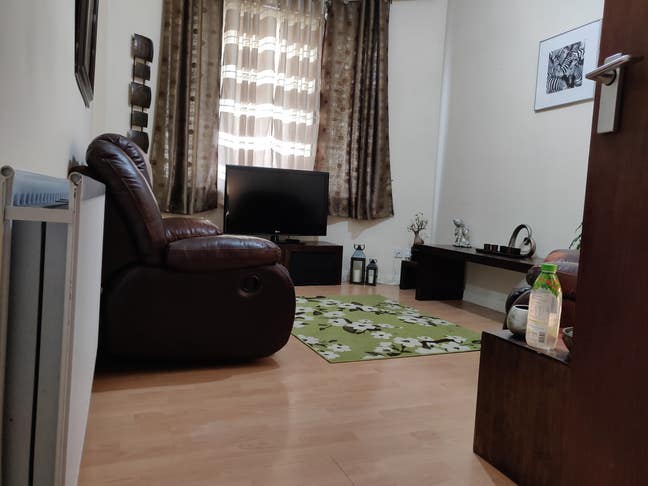 Beautiful 1 Bedroom apartment on a sharing basis.  Main Photo