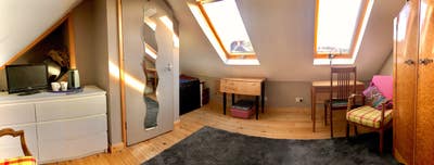 Light, spacious loft room Main Photo