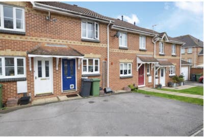 Whole 2 Bed House -&pound;1,150 P/M Excl Bills Main Photo