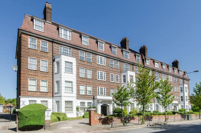 A nice room in a spacious flat in NW2  Main Photo