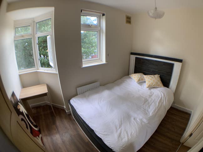1 Room Available In House Near Station - SA Main Photo