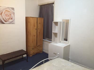 Large single room to rent in Finchley Central Main Photo